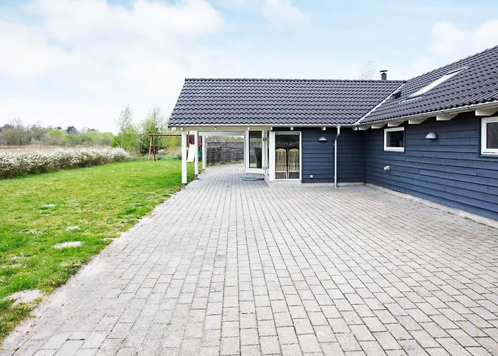 14 Person In Rodby-by Traum
